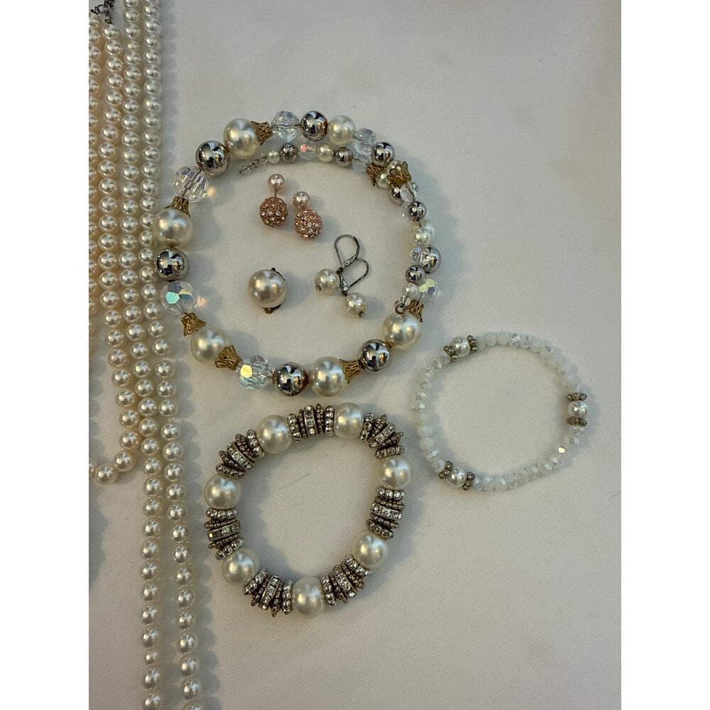 Vintage-Style Faux Pearl Jewelry Lot 15 Pieces (Necklaces, Bracelets & Earrings) - Picture 5 of 9